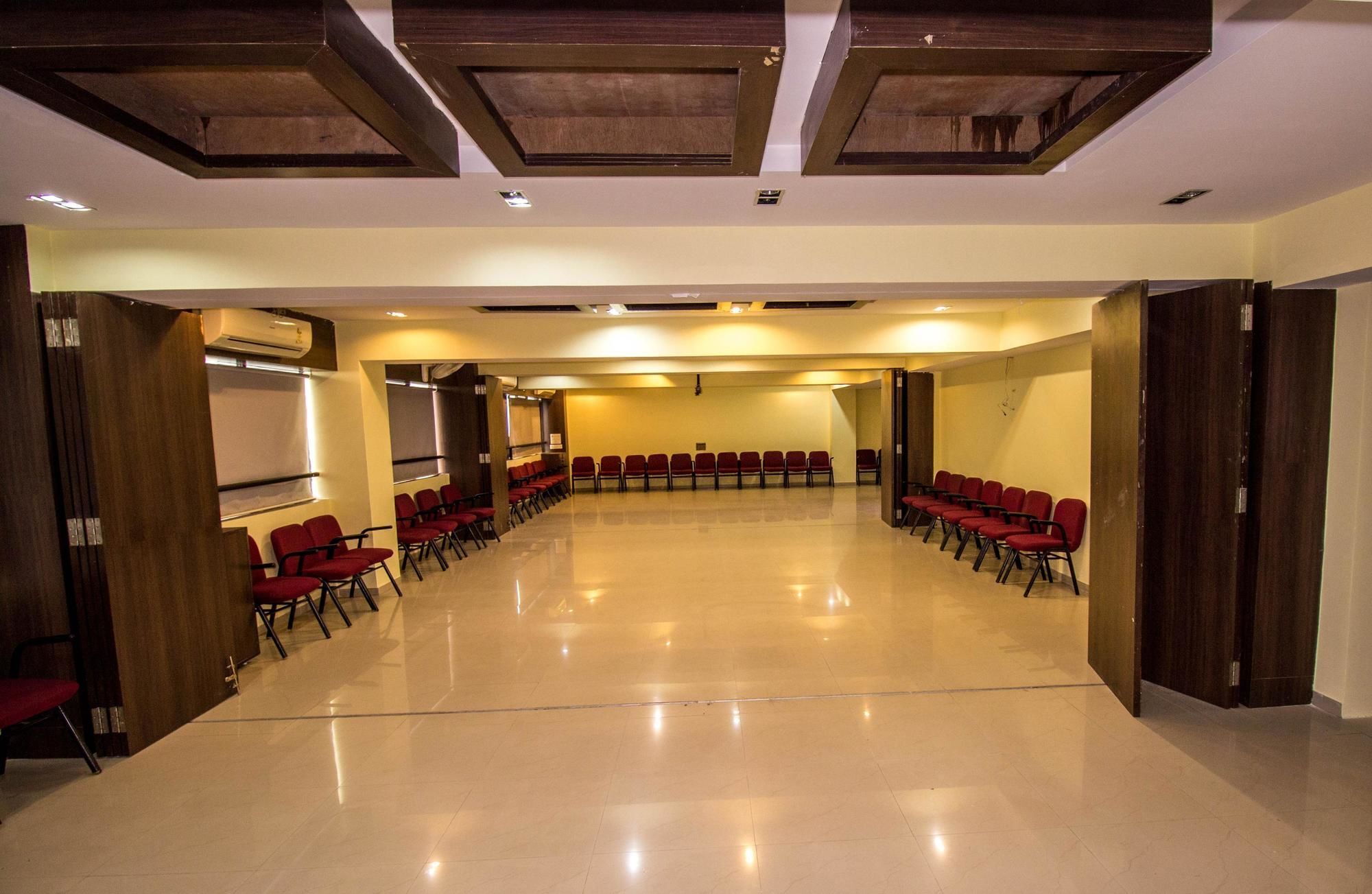 Hotel O Bridge Ahmedabad Exterior foto